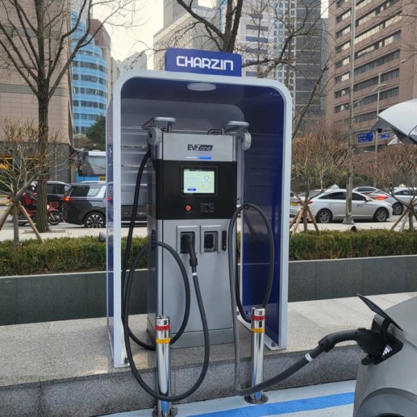 Charzin's　EV　charging　system　(Courtesy　of　Charzin)