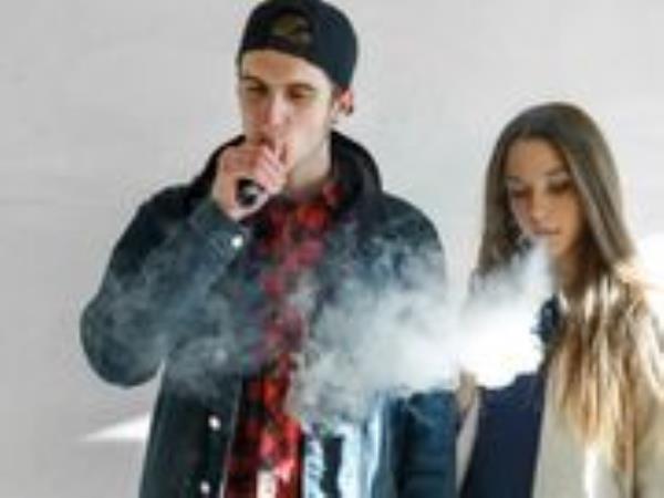 电子烟可能增加青少年吸食大麻和酗酒的几率