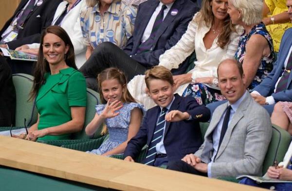 凯特王妃与威廉王子和他们的两个孩子一起回到温布尔登的皇家包厢